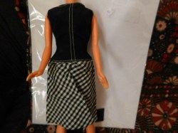 1652 BARBIE DOLL 1966 - 1967 PRETTY AS A PICTURE BLACK DRESS, BLACK PATENT  CLUTCH 2 PIECES